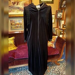 Vintage 80s Madison Avenue by Plaza 9 Black Velour Robe Gold Lattice S/M